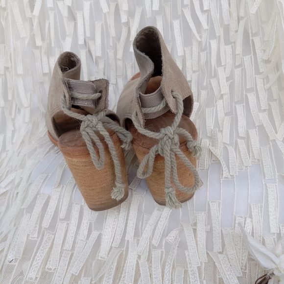 Toms 'Elba' Suede Heels - Picture 8 of 13